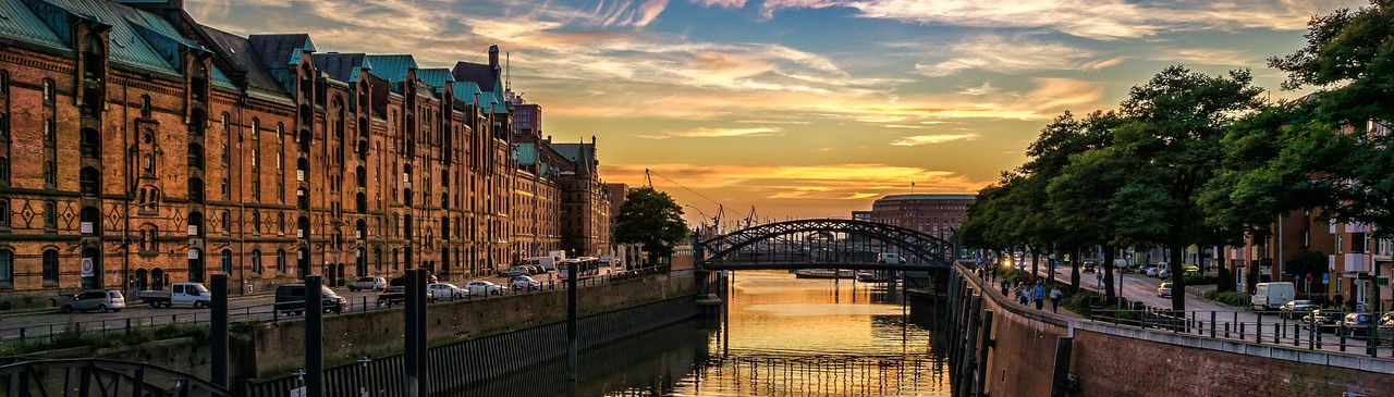Hamburg bei Sonnenuntergang